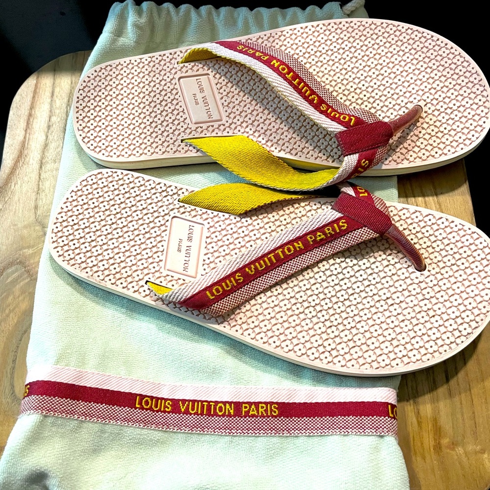 Louie Vuitton flip flops with duster bag and receipt